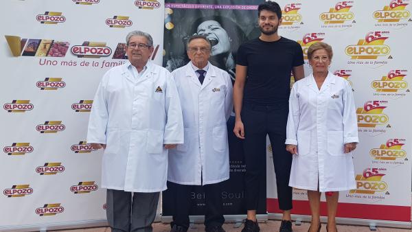 José Fuertes, Tomás Fuertes y Juana Fuertes, responsables de ELPOZO ALIMENTACIÓN, con Pablo de Torres, ¡director de Joyful! José Fuertes, Tomás Fuertes y Juana Fuertes, responsables de ELPOZO ALIMENTACIÓN, con Pablo de Torres, ¡director de Joyful!