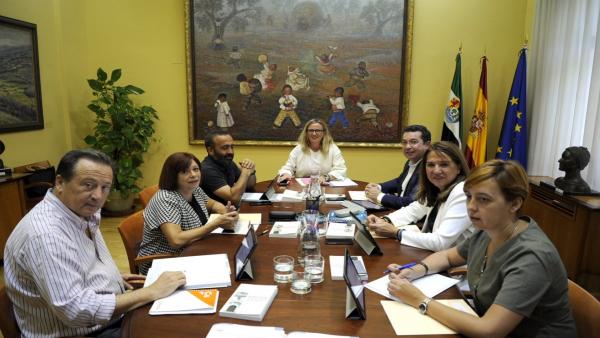 Reunión de la Mesa de la Asamblea de Extremadura Reunión de la Mesa de la Asamblea de Extremadura