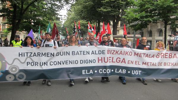 Imagen de trabajadores del Metal de Bizkaia durante una manifestación en Bilbao (archivo) Imagen de trabajadores del Metal de Bizkaia durante una manifestación en Bilbao (archivo)