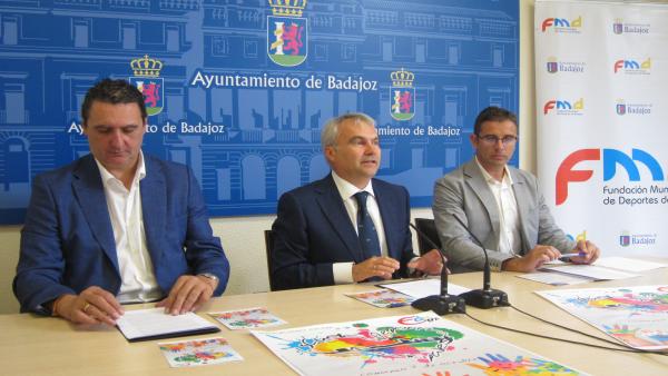 El alcalde de Badajoz, Francisco Javier Fragoso, presenta las Escuelas Deportivas Municipales El alcalde de Badajoz, Francisco Javier Fragoso, presenta las Escuelas Deportivas Municipales