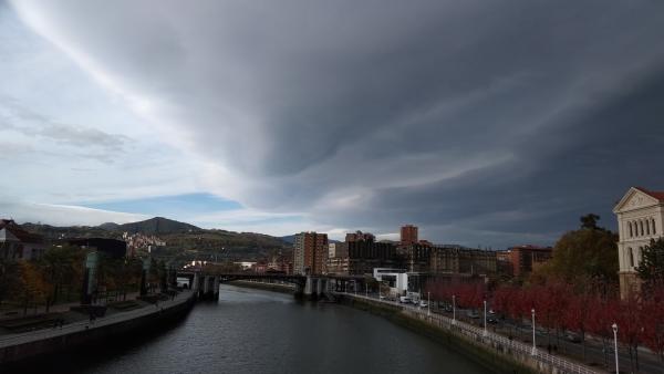 Imagen de nubes sobre Bilbao (archivo) Imagen de nubes sobre Bilbao (archivo)
