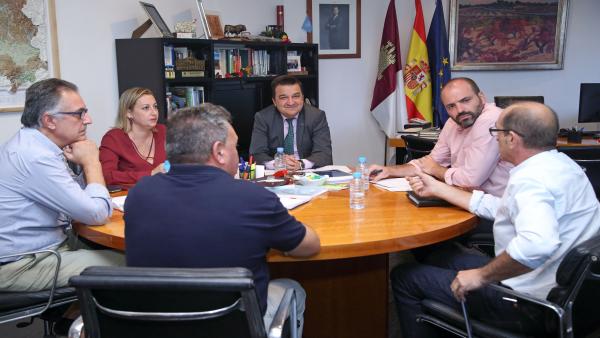 El consejero de Agricultura, Agua y Desarrollo Rural, Francisco Martínez Arroyo, reunido con la DOP Azafrán de La Mancha El consejero de Agricultura, Agua y Desarrollo Rural, Francisco Martínez Arroyo, reunido con la DOP Azafrán de La Mancha