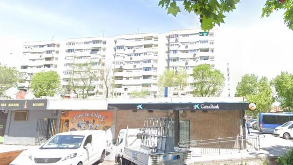 Imagen de la sucursal bancaria atracada por dos encapuchados Imagen de la sucursal bancaria atracada por dos encapuchados