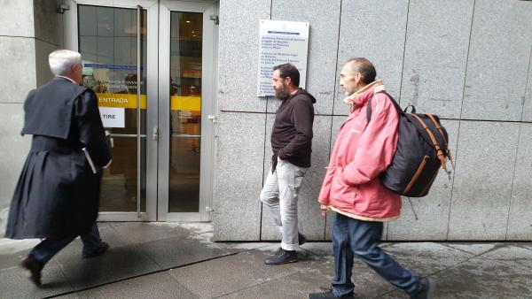 Natalio Grueso llegando al juzgado. Natalio Grueso llegando al juzgado.