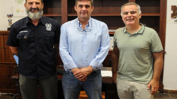 Hernández (centro), en la reunión con BUSF Hernández (centro), en la reunión con BUSF