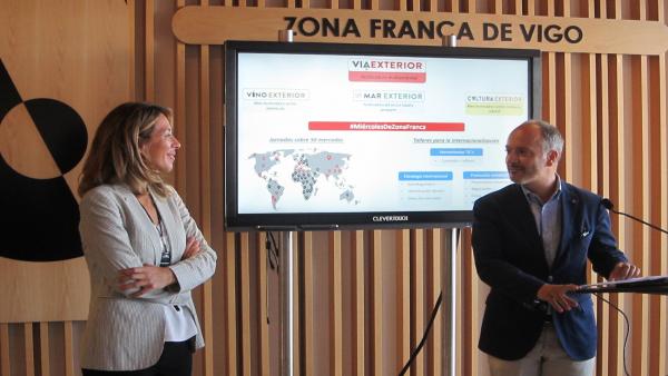 La secretaria de Estado de Comercio, Xiana Margarida Méndez, y el delegado del Estado en la Zona Franca, David Regades, han presentado el programa este miércoles La secretaria de Estado de Comercio, Xiana Margarida Méndez, y el delegado del Estado en la Zona Franca, David Regades, han presentado el programa este miércoles