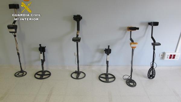 Detectores de metal utilizados en el yacimiento por los seis investigados. Detectores de metal utilizados en el yacimiento por los seis investigados.