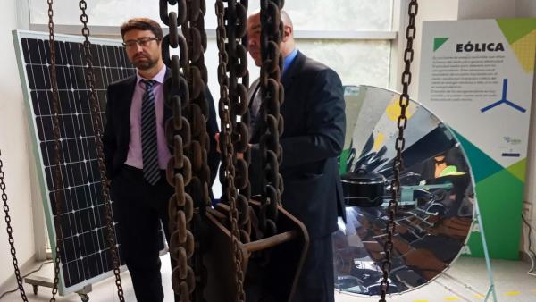 Visita del Consejero de Industria, Empleo y Promoción Económica a las instalaciones de la Fundación Asturiana de la Energía (FAEN). Visita del Consejero de Industria, Empleo y Promoción Económica a las instalaciones de la Fundación Asturiana de la Energía (FAEN).