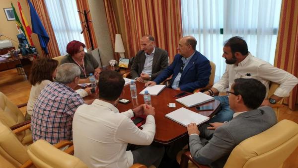 Reunión de Begoña García Bernal y representantes de las diputaciones de Badajoz y de Cáceres para abordar el reto demográfico Reunión de Begoña García Bernal y representantes de las diputaciones de Badajoz y de Cáceres para abordar el reto demográfico