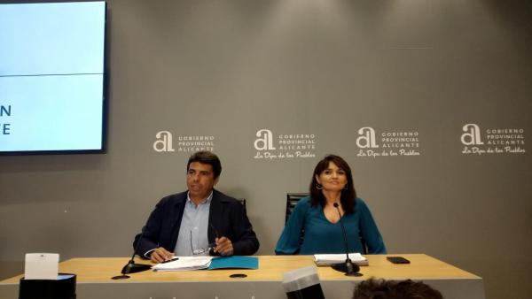 El presidente de la Diputación, Carlos Mazón, y la vicepresidenta de la institución, Julia Parra. Imagen de archivo. El presidente de la Diputación, Carlos Mazón, y la vicepresidenta de la institución, Julia Parra. Imagen de archivo.