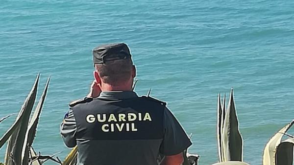 Guardia Civil buscando submarinista desaparecido en Los Caños Guardia Civil buscando submarinista desaparecido en Los Caños