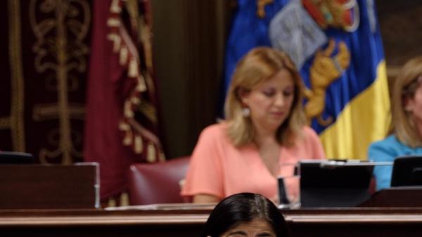 La consejera de Economía y Empleo del Gobierno de Canarias, Carolina Darias, en la tribuna del Parlamento La consejera de Economía y Empleo del Gobierno de Canarias, Carolina Darias, en la tribuna del Parlamento