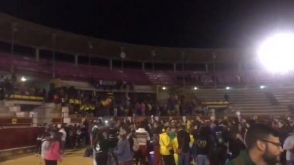 Polémica en un pueblo de Valladolid por un DJ que pinchó el 'Cara al sol' en las fiestas Polémica en un pueblo de Valladolid por un DJ que pinchó el 'Cara al sol' en las fiestas