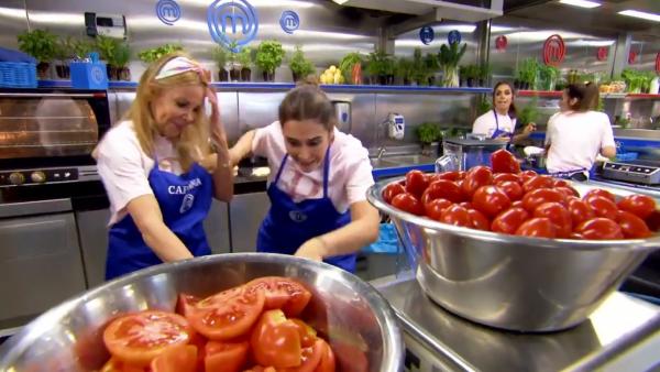 Vicky Martín Berrocal y Ana Obregón, en 'MasterChef Celebrity 4'. Vicky Martín Berrocal y Ana Obregón, en 'MasterChef Celebrity 4'.
