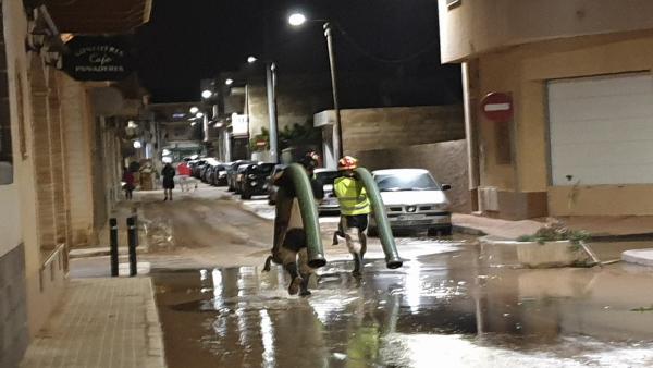 Achique calles y sótanos en Los Alcázares, tormenta, lluvias, temporal DANA Achique calles y sótanos en Los Alcázares, tormenta, lluvias, temporal DANA