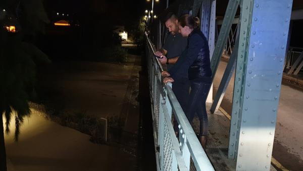 Se desborda el río Segura a su paso por Archena, la alcaldesa junto al jefe de Policía Local Se desborda el río Segura a su paso por Archena, la alcaldesa junto al jefe de Policía Local