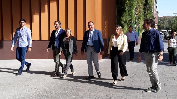 Dirigentes del PP vasco se dirigen a la Convención de Vitoria Dirigentes del PP vasco se dirigen a la Convención de Vitoria