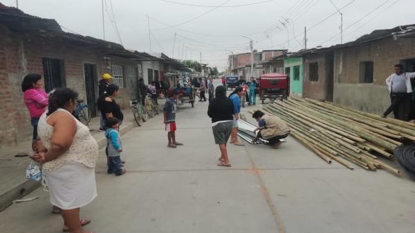 Entrega de material en la localidad de Piura, afectada por las lluvias torrenciales Entrega de material en la localidad de Piura, afectada por las lluvias torrenciales