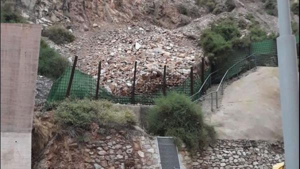 Desprendimientos en la calle Gisbert de Castagena que han provocado su cierre a vehículos y peatones Desprendimientos en la calle Gisbert de Castagena que han provocado su cierre a vehículos y peatones