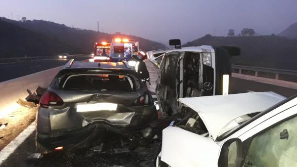 Accidente de tráfico con tres vehículos implicados en la AP-46 en Málaga Accidente de tráfico con tres vehículos implicados en la AP-46 en Málaga