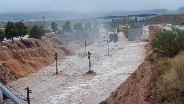 Situació de la vía del tren en la Font de la Figuera Situació de la vía del tren en la Font de la Figuera