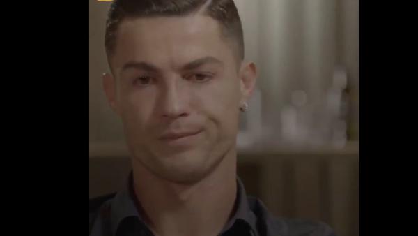 Cristiano Ronaldo rompe a llorar durante una entrevista Cristiano Ronaldo rompe a llorar durante una entrevista
