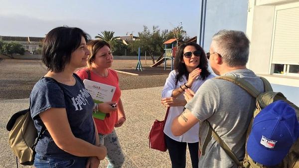 La concejala de Educación de Cartagena, Irene Ruiz, ha estado este lunes acompañando a los alumnos en la entrada al colegio de Los Urrutias La concejala de Educación de Cartagena, Irene Ruiz, ha estado este lunes acompañando a los alumnos en la entrada al colegio de Los Urrutias