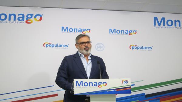 El portavoz del PP de Extremadura, Fernando Pizarro en rueda de prensa. El portavoz del PP de Extremadura, Fernando Pizarro en rueda de prensa.