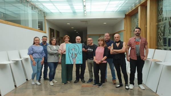 La concejal de Promoción Economica, Susana Travesí, junto al ganador y el jurado del concurso del cartel de San Froilán 2019. La concejal de Promoción Economica, Susana Travesí, junto al ganador y el jurado del concurso del cartel de San Froilán 2019.