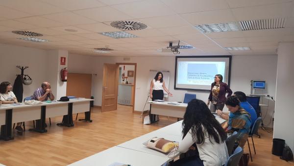 Joyera (al fondo), en el curso 'Migraciones, género, contextos de prostitución y trata de seres humanos' Joyera (al fondo), en el curso 'Migraciones, género, contextos de prostitución y trata de seres humanos'