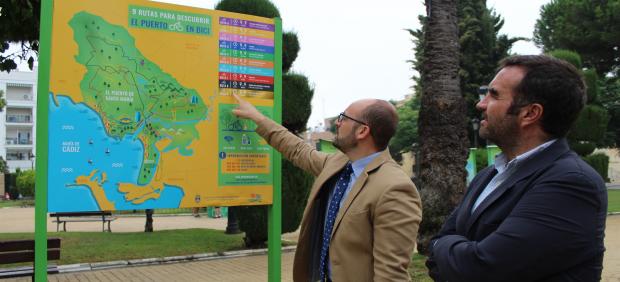 El alcalde de El Puerto de Santa María (Cádiz), Germán Beardo, acompañado del concejal de Medio Ambiente y Movilidad Sostenible, Millán Alegre