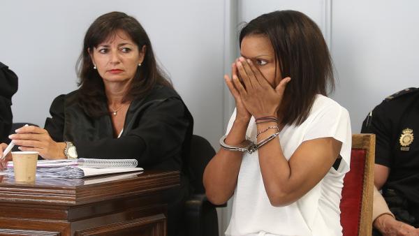 Ana Julia se echa a llorar en el arranque del juicio con jurado Ana Julia se echa a llorar en el arranque del juicio con jurado