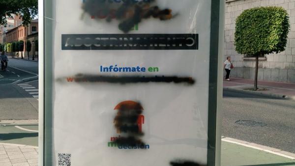 Imagen de una de las marquesinas emborronadas