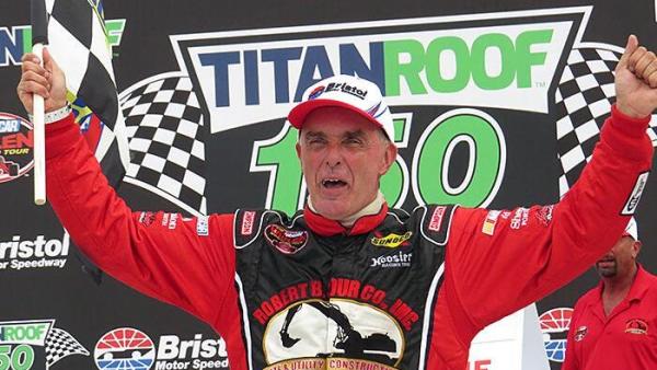 La leyenda de la NASCAR Mike Stefanik muere en un accidente aéreo La leyenda de la NASCAR Mike Stefanik muere en un accidente aéreo