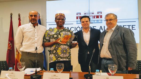El diputado provincial de Cultura de la Diputación de Albacete, Miguel Zamora, y el príncipe del Reino de Savalou, Romero Gbaguid El diputado provincial de Cultura de la Diputación de Albacete, Miguel Zamora, y el príncipe del Reino de Savalou, Romero Gbaguid