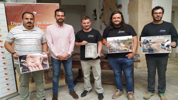 Presentación del proyecto arqueológico de Hernán Pérez Presentación del proyecto arqueológico de Hernán Pérez