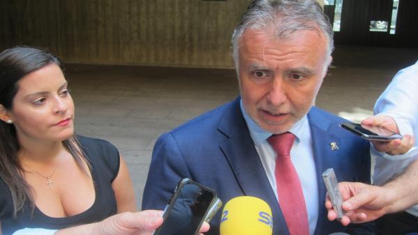 La consejera de Turismo, Yaiza Castilla y el presidente de Canarias, Ángel Víctor Torres, atienden a los medios de comunicación La consejera de Turismo, Yaiza Castilla y el presidente de Canarias, Ángel Víctor Torres, atienden a los medios de comunicación