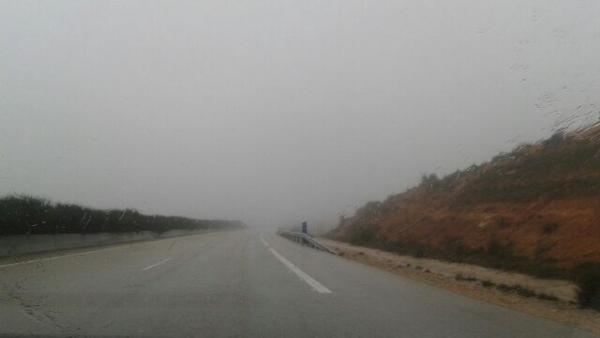 Carretera con lluvia Carretera con lluvia