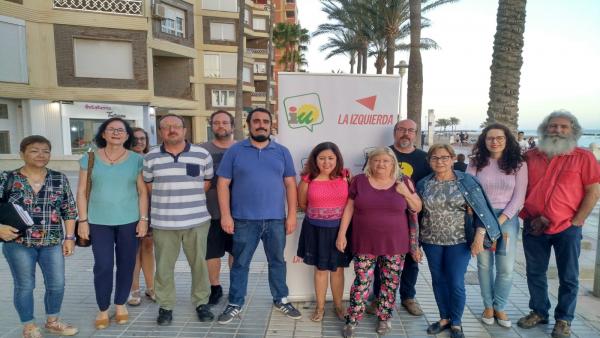 Enrique Ruiz, en el centro, con la ejecutiva local de IU Enrique Ruiz, en el centro, con la ejecutiva local de IU