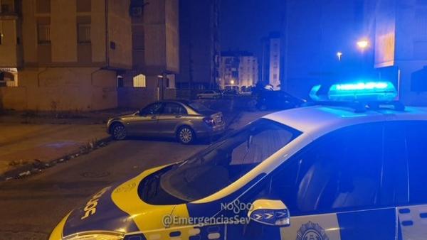 Intervención de la Policía Local de Sevilla con motivo de una reyerta en el Polígono Sur Intervención de la Policía Local de Sevilla con motivo de una reyerta en el Polígono Sur