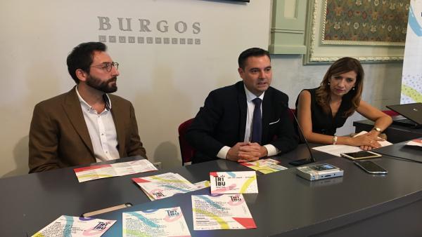 Héctor Aguilar, organización del Festival Tribu, Daniel de la Rosa, alcalde de Burgos, y Nuria Barrio, vicealcaldesa y presidenta del IMCyT. Héctor Aguilar, organización del Festival Tribu, Daniel de la Rosa, alcalde de Burgos, y Nuria Barrio, vicealcaldesa y presidenta del IMCyT.