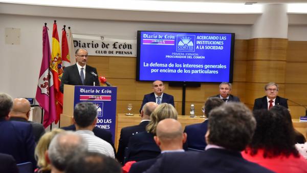 Fuentes durante su intervención en el Foro de Diario de León. Fuentes durante su intervención en el Foro de Diario de León.