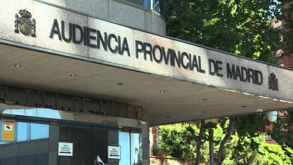 Entrada de la Audiencia Provincial de Madrid, donde se celebra el juicio a la auxiliar de enfermería que presuntamente asesinó a dos pacientes en 2015 al inyectarles gran cantidad de aire en el Hospital del Príncipe de Asturias. Entrada de la Audiencia Provincial de Madrid, donde se celebra el juicio a la auxiliar de enfermería que presuntamente asesinó a dos pacientes en 2015 al inyectarles gran cantidad de aire en el Hospital del Príncipe de Asturias.