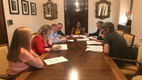Reunión sobre la concesión de autobuses urbanos a Castillo. Reunión sobre la concesión de autobuses urbanos a Castillo.