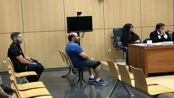 Un acusat d'assassinar la seua exdona i exsogra en ple carrer a Llíria diu que "Déu totpoderós" li va ordenar matar-les Un acusat d'assassinar la seua exdona i exsogra en ple carrer a Llíria diu que "Déu totpoderós" li va ordenar matar-les