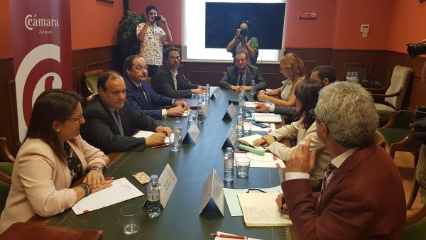 Reunión entre empresarios e instituciones aragonesas con Renfe. Reunión entre empresarios e instituciones aragonesas con Renfe.