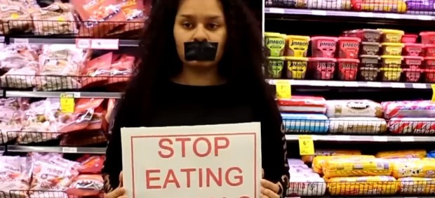 Veganos protestan en un mercado de Auckland en Nueva Zelanda.