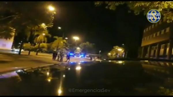 Intervención de la Policía Local de Sevilla en una carrera ilegal de La Cartuja Intervención de la Policía Local de Sevilla en una carrera ilegal de La Cartuja