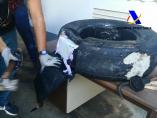 Cocaína escondida en un neumático