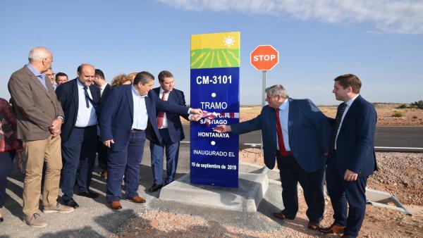 El presidente de C-LM, Emiliano García-Page, y el consejero de Fomento, Nacho Hernando, en la inauguración del acondicionamiento de la carretera CM-3031 entre Villamayor de Santiago y Hontanaya El presidente de C-LM, Emiliano García-Page, y el consejero de Fomento, Nacho Hernando, en la inauguración del acondicionamiento de la carretera CM-3031 entre Villamayor de Santiago y Hontanaya